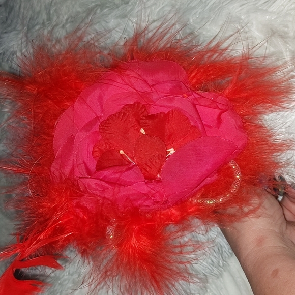 ❤️ White Headband Red Feather Rose Fascinator FREE With Any Bundle - Picture 6 of 12
